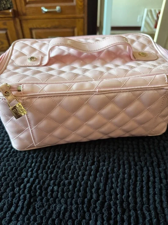 Victoria's Secret Quilted Light Pink Cosmetic Case with Top Handle - Picture 3 of 8